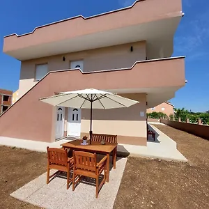 Apartment Lucija, Kastela
